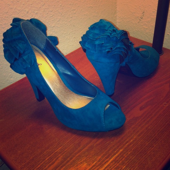 Teal pumps !