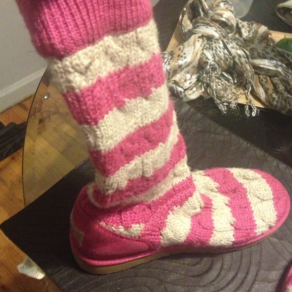 Pink & Creme Knitted Uggs !