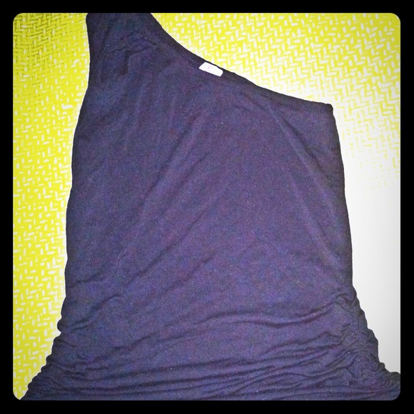 Stretchy one sleeve top