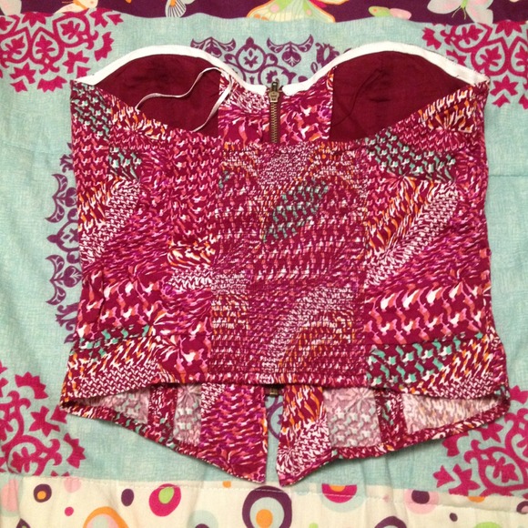 Red camel tank top! - Picture 2 of 3