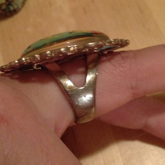 Fun shabby chic ring - Picture 2 of 2