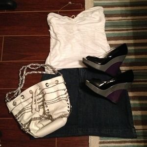 Blue jean skirt size 2, but can stretch to 6 CUTE!