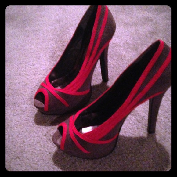 Shoedazzle  Shoes - Shoedazzle Grey and burgundy red heels