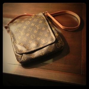 Louis  Vuitton monogram leather shoulder bag