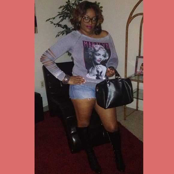 ??Meet your seller???????????? - Picture 3 of 4