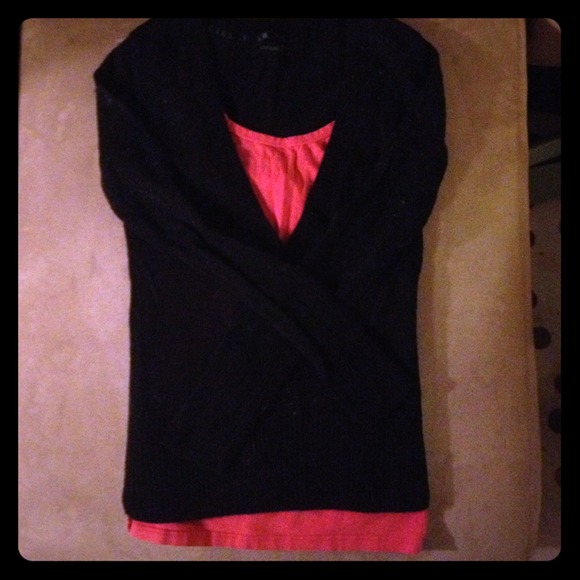 💌SOLD💌 DEEP V black express sweater