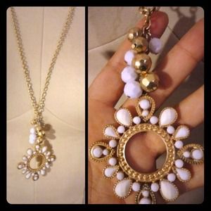 White and gold necklace. GREAT statement peice