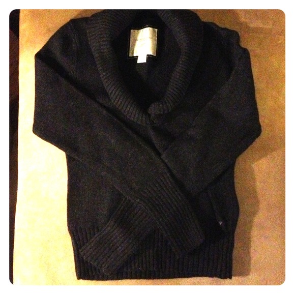 💌SOLD💌 AE collared Vneck sweater