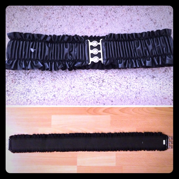 ?<BUNDLED4 @jennin98>?Stretchy Belt L-XL