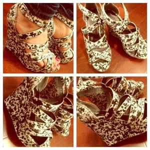 Dalmatian Wedge sandals, new with tag, size 6.5