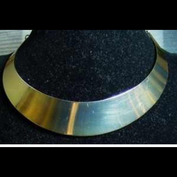 Omega choker