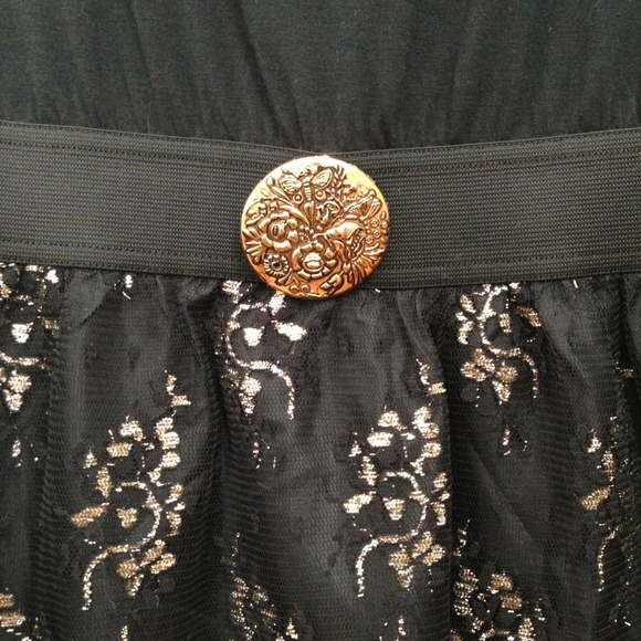 Black and gold dress! - Picture 2 of 4