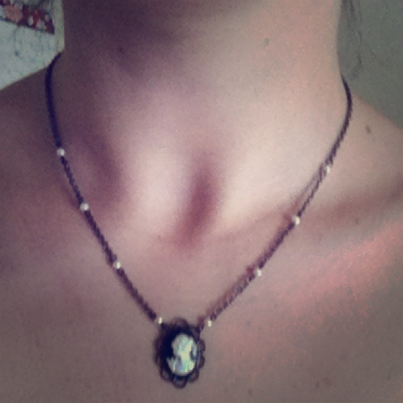 Blue cameo and faux pearl necklace