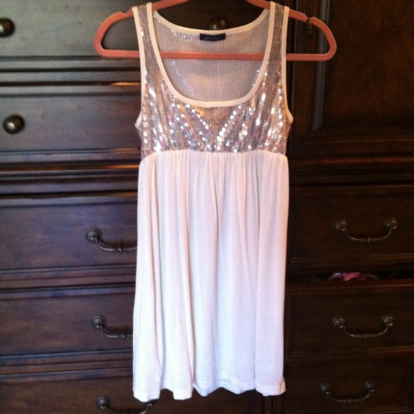 Cute little dress! Size small.
