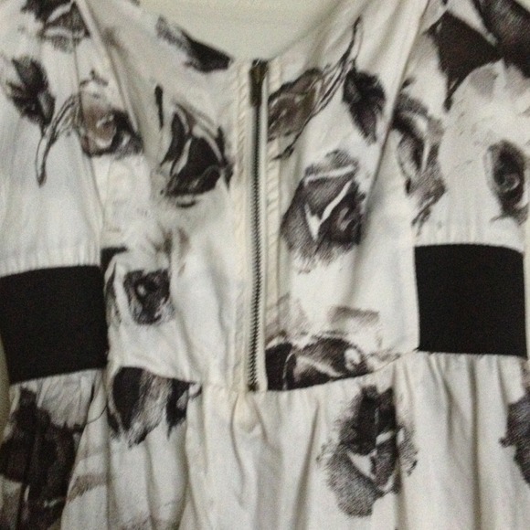 Sun dress - Picture 2 of 2