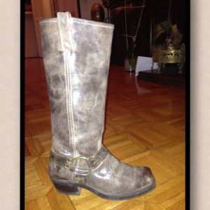 A classic pair of FRYE leather Harness boots.