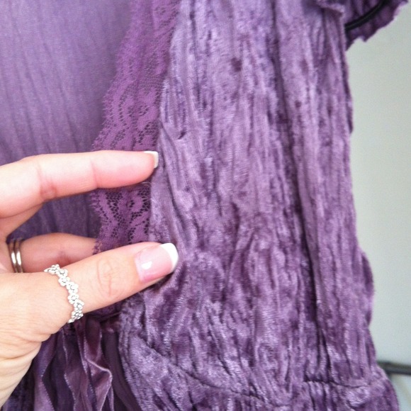 Pretty purple top - Picture 2 of 2