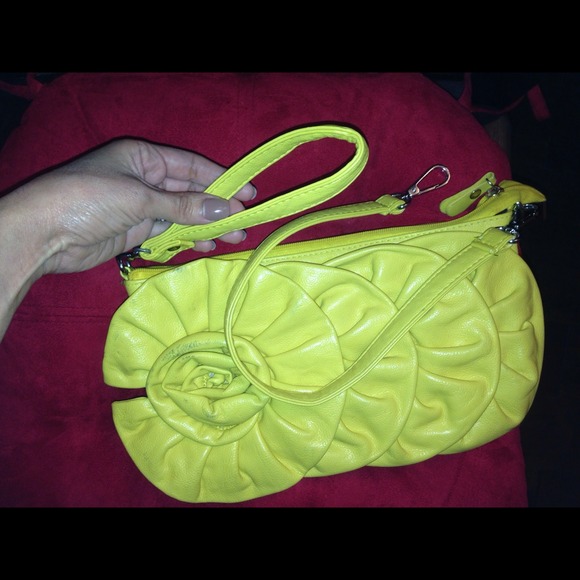 Canary yellow Salvatore Ferragamo clutch/wristlet - Picture 4 of 4