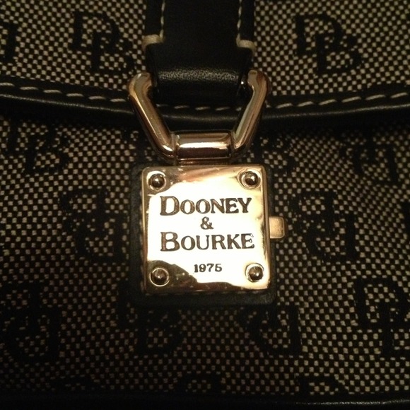 🚫🚫SOLD🚫🚫 Dooney & Bourke Wristlet - Picture 2 of 4