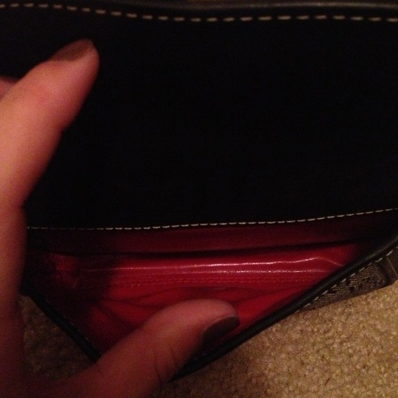 🚫🚫SOLD🚫🚫 Dooney & Bourke Wristlet - Picture 3 of 4