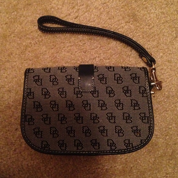 🚫🚫SOLD🚫🚫 Dooney & Bourke Wristlet - Picture 4 of 4