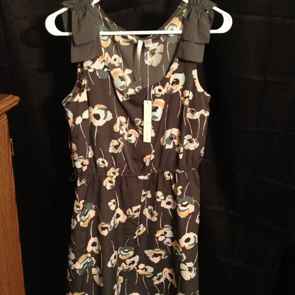 Dresses & Skirts - Gray floral dress