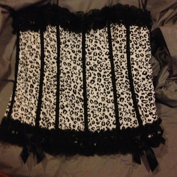 Black and white corset, three little bows on front