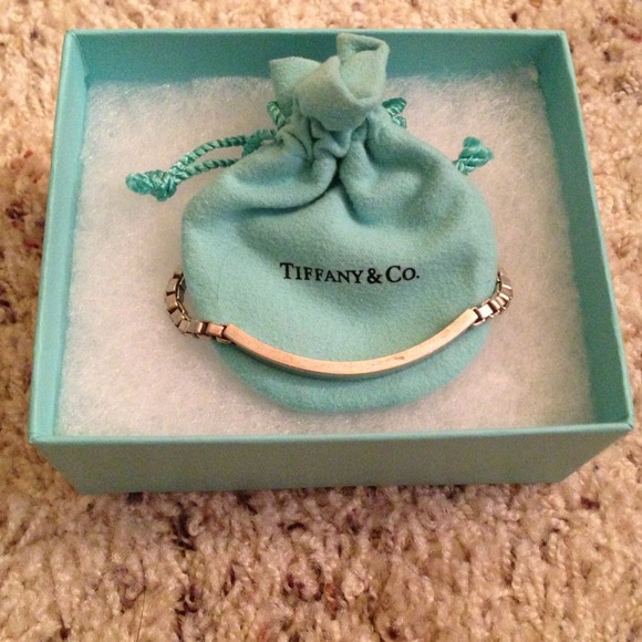 ❌SOLD!❌ AUTHENTIC Tiffany & Co Venetian link ID
