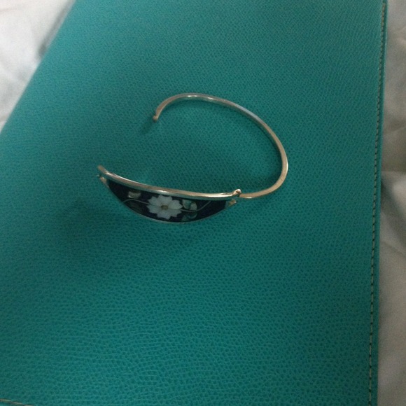 Silver Shell Bracelet - Picture 2 of 3