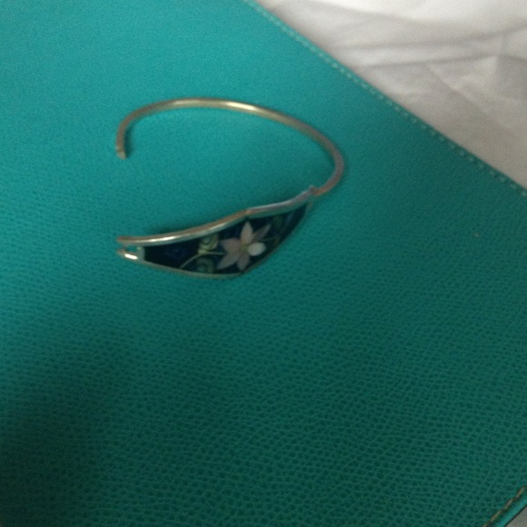 Silver Shell Bracelet - Picture 2 of 3