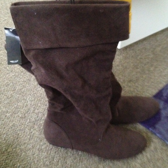Almond brown faux suede boots