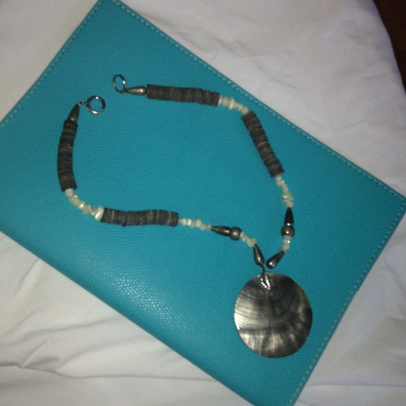 Shell Necklace - Picture 1 of 4