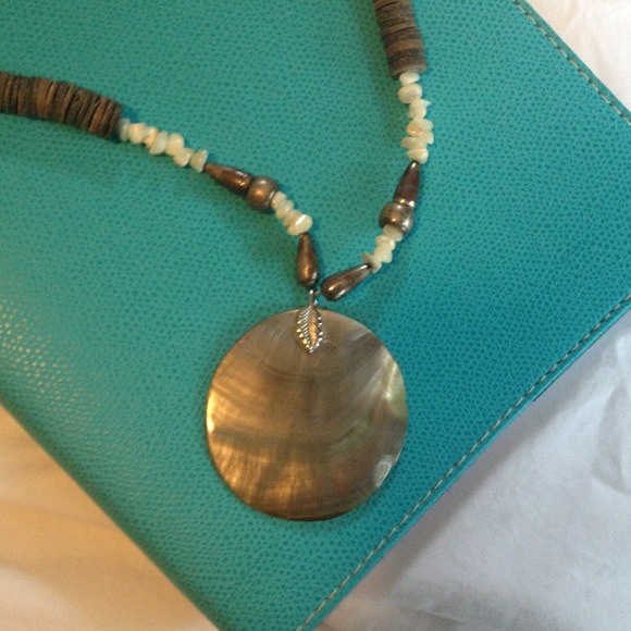 Shell Necklace - Picture 2 of 4