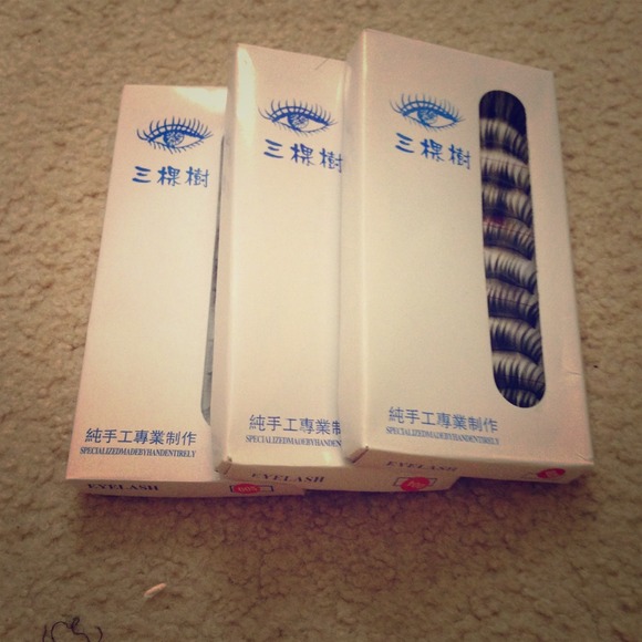 💢Sold💢3 boxes of dramatic eyelash