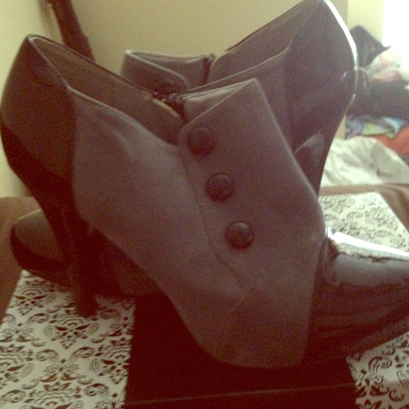 Heel booties