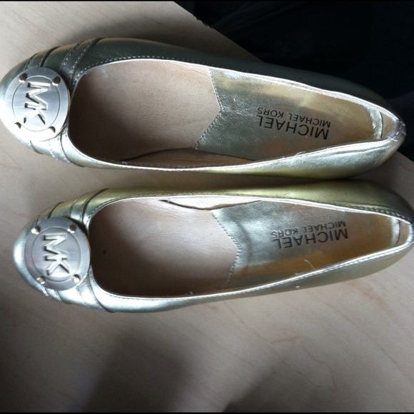 🚫 RESERVED Michael Kors Gold flats
