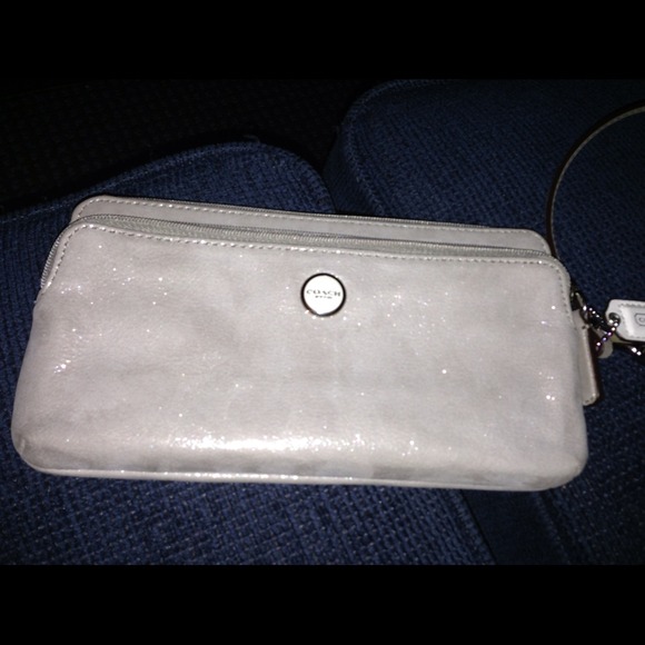 🚫🚫TRADED🚫🚫✨Coach Double Zippy Wallet✨