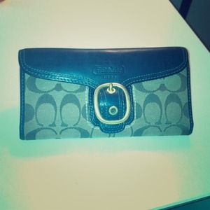 💠RESERVED💠Coach checkbook wallet