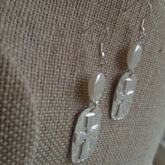 ♦SOLD♦Cross Embossed Earrings - Picture 3 of 4