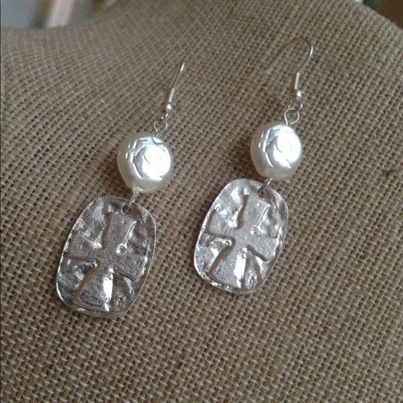 ♦SOLD♦Cross Embossed Earrings - Picture 4 of 4
