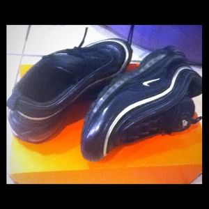 🌹Black with gold Nike Air Max.🌹