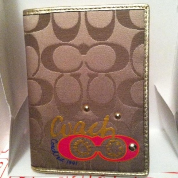 Coach poppy passport wallet