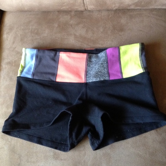 Lululemon boogie shorts size 6