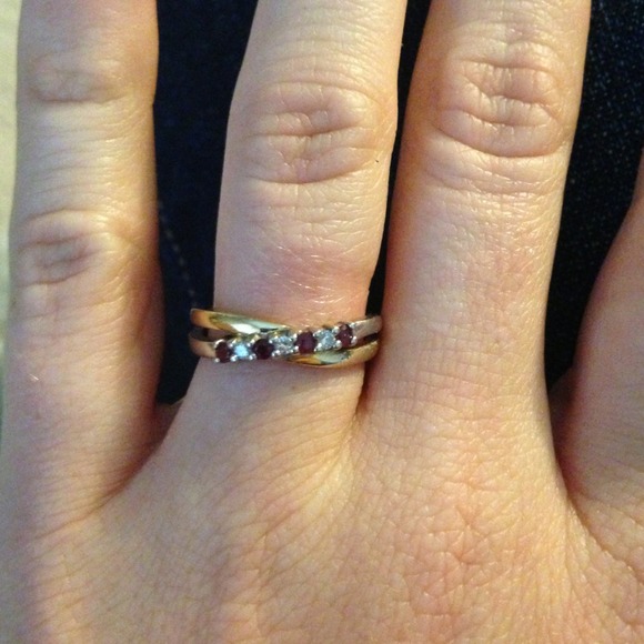 Beautiful ruby and diamond ring(trading) - Picture 2 of 2