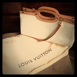 *Reserved for @katebunny76 * 💯 Authentic LV Purse