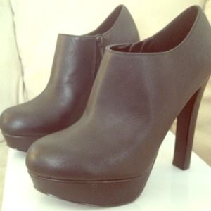 Reduced! Steve Madden sz 9 BELBOTM booties
