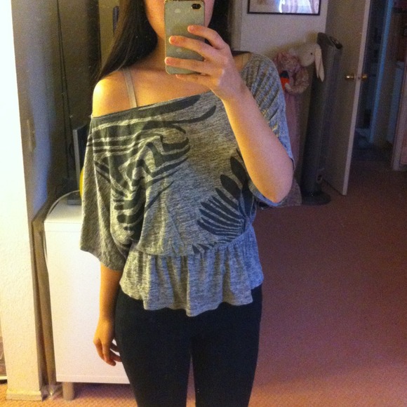 ❌SOLD❌ Grey off the shoulder top