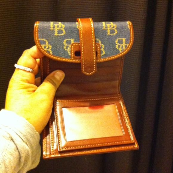 Dooney and bourke wallet