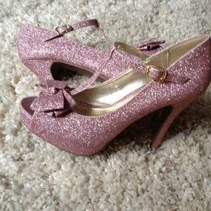 Steve Madden Glitter T strap heels