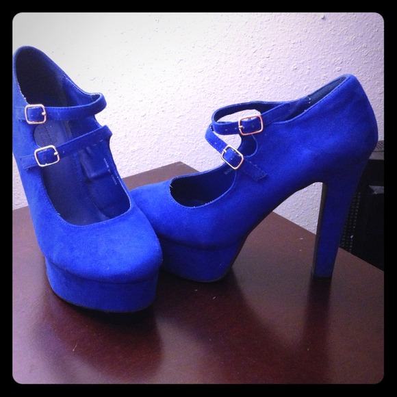 Forever 21 blue suede shoes 4 1/2 heel to cute :)